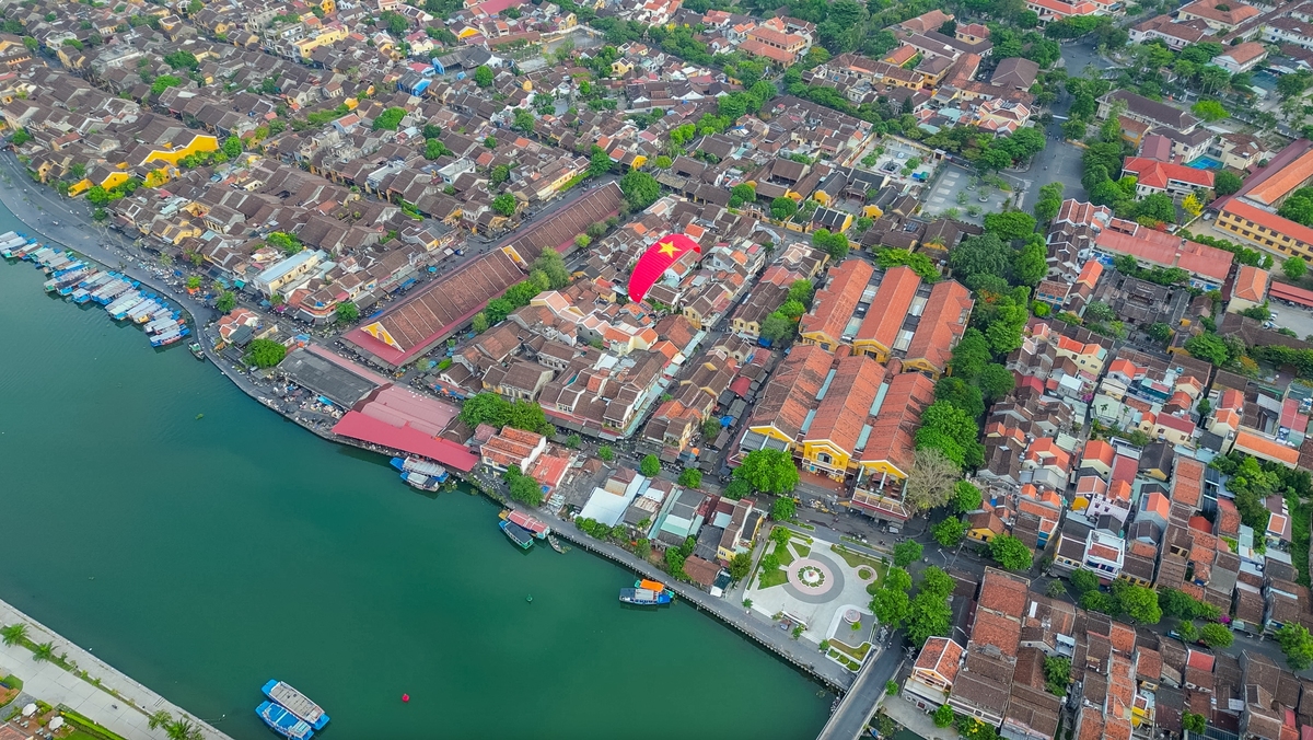 Vietnam's Hoi An launches paragliding tours for aerial view of ancient town
