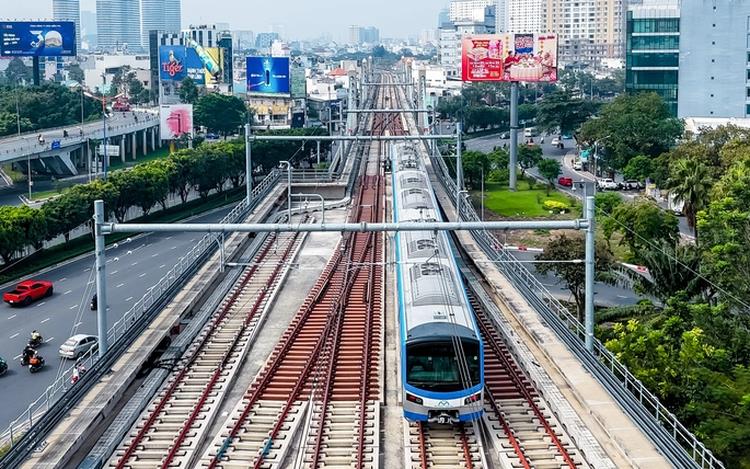 Ho Chi Minh City metro line adds more trips, extends operating hours on weekends