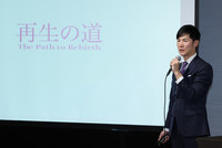 Former Akitakata Mayor Shinji Ishimaru announces the name of his regional political party at a press conference in Tokyo's Minato Ward on Wednesday.