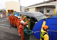 A van starts moving to take the body recovered from the cab of a truck involved in the January road collapse in Yashio, Saitama Prefecture, to the Soka Police Station.