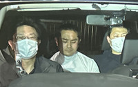 Yoshitaka Toda (center), the suspect in Wednesday's knife attack, leaves a police station for a pre-detention medical check.