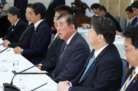 Japanese Prime Minister Shigeru Ishiba (center) speaks at a meeting of government and ruling party officials Tuesday.