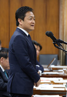 Democratic Party for the People leader Yuichiro Tamaki speaks at a House of Representatives agriculture committee meeting on Wednesday.