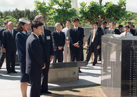 Emperor Naruhito and Empress Masako (then Crown Prince and Crown Princess) visit the Cornerstone of Peace at the Okinawa Peace Memorial Park in July 1997.