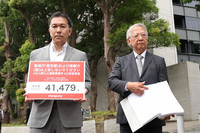 Masaaki Okawara (right), president of Ohkawara Kakohki, and the eldest son of Shizuo Aishima, the late former adviser to the company, respond to an interview in Tokyo on Monday.