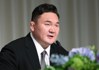 Former yokozuna Hakuho speaks at a press conference in Tokyo on Monday.