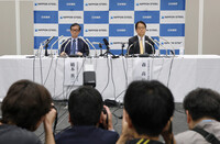 Nippon Steel Chairman Eiji Hashimoto (left) and Vice Chairman Takahiro Mori, who will also serve as U.S. Steel chairman, at a press conference in Tokyo on Thursday following the completion of the U.S. Steel acquisition