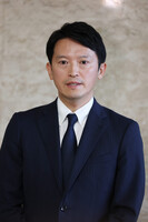 Hyogo Governor Motohiko Saito speaks to reporters in Kobe on Friday.