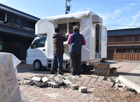 A food truck serves hot meals to staff involved in recovery support in Wajima, Ishikawa Prefecture, in January.