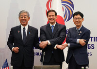(From left) Japanese Foreign Minister Takeshi Iwaya, U.S. Secretary of State Marco Rubio and South Korean First Vice Foreign Minister Park Yoon-joo pose for a photo at a meeting in Kuala Lumpur on Friday. (Courtesy of Japan's Foreign Ministry)