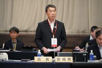 Yoshihiro Murai, head of the National Governors' Association and governor of Miyagi Prefecture, speaks at a meeting in Aomori on Wednesday.
