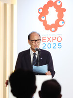 Hiroshi Kanamoto, an official of the Japan Confederation of A- and H-Bomb Sufferers Organizations (Nihon Hidankyo), delivers a lecture at the World Exposition in the western Japan city of Osaka on Tuesday. (Pool photo)