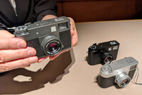 Fujifilm's compact digital camera X half