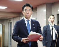 Japanese agriculture minister Shinjiro Koizumi announces on Wednesday an extension of the end-August sales deadline for government-stockpiled rice released under discretionary contracts.