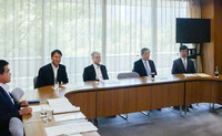 Liberal Democratic Party Secretary-General Hiroshi Moriyama (second from right) attends a meeting of the party's Kagoshima prefectural chapter in Tokyo on Wednesday.
