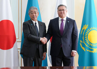 Japanese Foreign Minister Takeshi Iwaya (left) and Kazakh Deputy Prime Minister and Foreign Minister Murat Nurtleu shake hands at their meeting in Kazakhstan on Monday. (Courtesy of the Japanese Foreign Ministry)